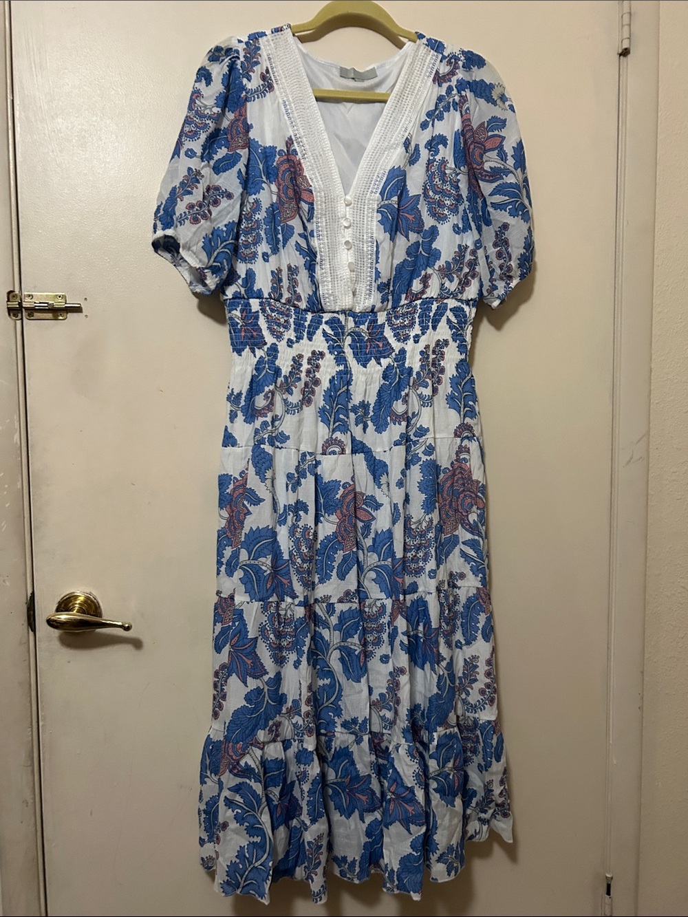 Blue & White Floral Maxi Dress with V-Neck and Puff Sleeves